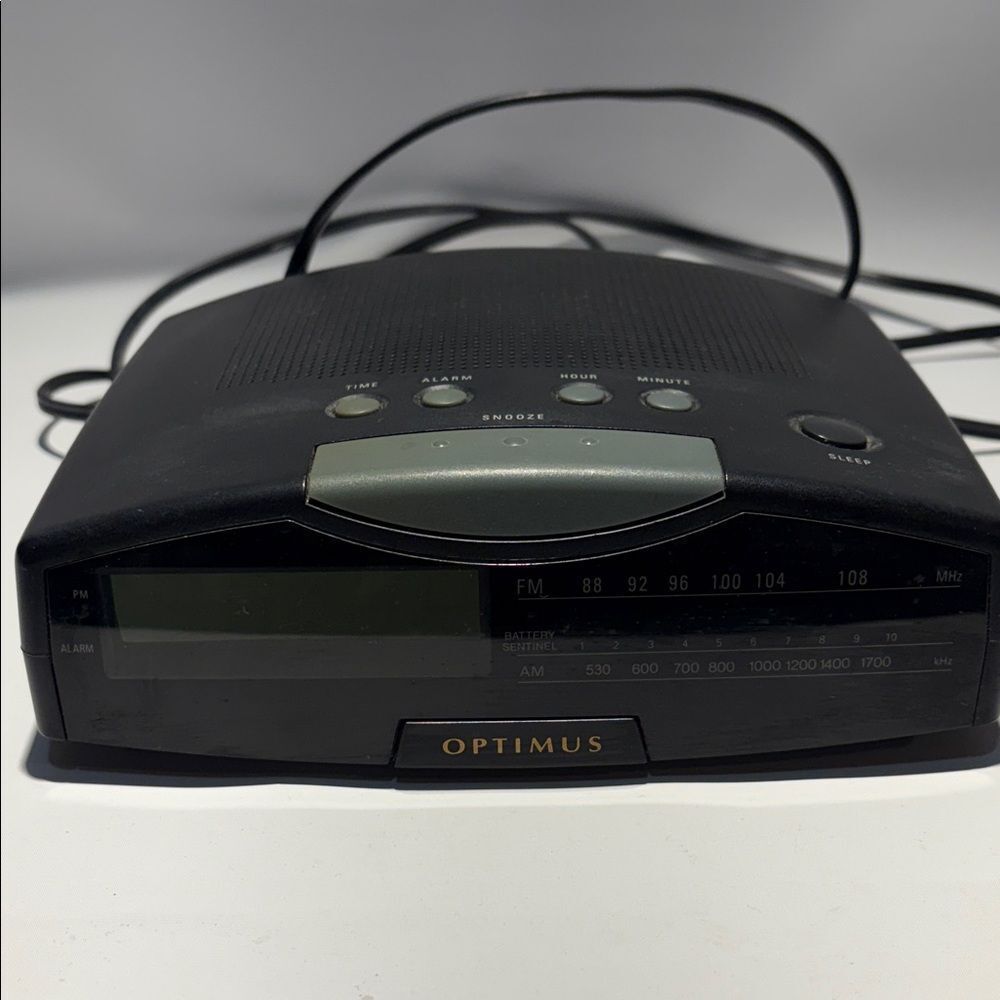 Black AM/FM Clock Radio